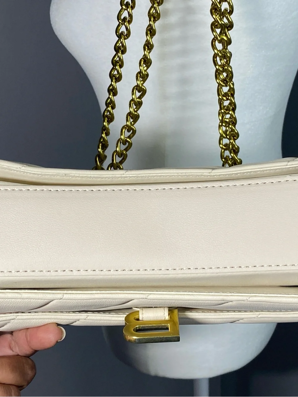 Hourglass Cream Quilted Gold Chain-Strap Shoulder Bag